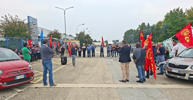 Il presidio tenuto davanti al sito di Sommariva Perno