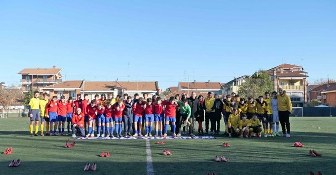 Violenza di genere, a Collegno per la prima volta in Italia una mostra di Amnesty su un campo da calcio