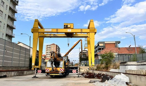 Collegno, avviati i lavori di smantellamento del carroponte lungo corso Francia