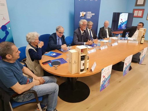 Una foto del tavolo dei relatori