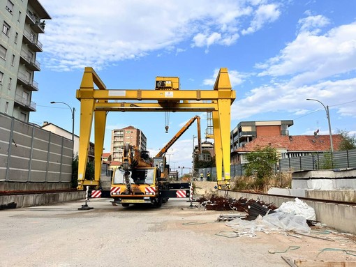Collegno, avviati i lavori di smantellamento del carroponte lungo corso Francia