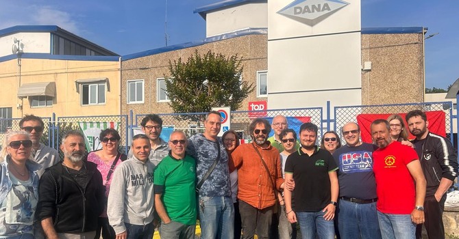 Nella foto d'archivio un'iniziativa sindacale di fronte ai cancelli dello stabilimento sommarivese
