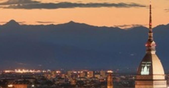 Grande attesa anche a Torino per l'eclissi solare (nonostante il caldo)