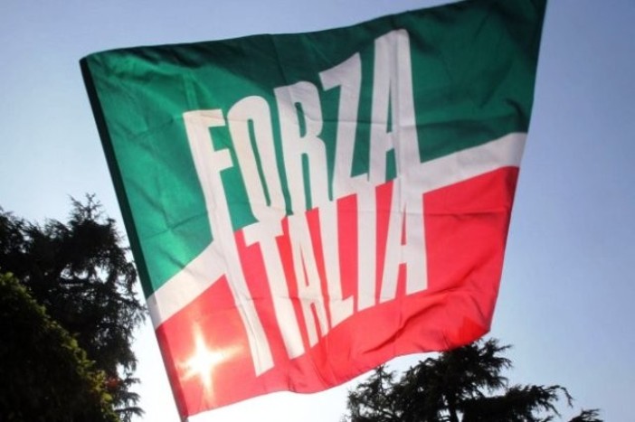 Regionali, Forza Italia sorpassa Lega nei sondaggi. Gli azzurri puntano a 2 assessori Regionali, Forza Italia sorpassa Lega nei sondaggi. Gli azzurri puntano a 2 assessori