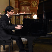 Fabrizio Sanretto, il Pianista del Buio in concerto nella Cappella Mandina di Grugliasco