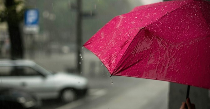 Da domenica arriva il maltempo: la settimana di Natale si apre con pioggia e neve