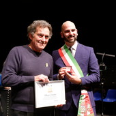 La Certosa d'Oro assegnata a Michele Catalano, storico maestro elementare