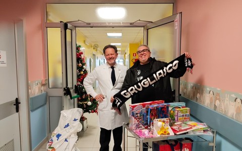 Juventus Club Grugliasco: doni e giocattoli per i bimbi dell'ospedale di Rivoli