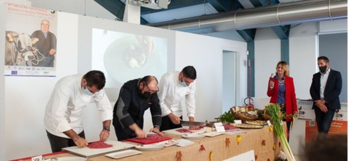 A Cuneo scatta il conto alla rovescia per la 41ª Mostra Nazionale Bovini di Razza Piemontese (Video) A Cuneo scatta il conto alla rovescia per la 41ª Mostra Nazionale Bovini di Razza Piemontese (Video)