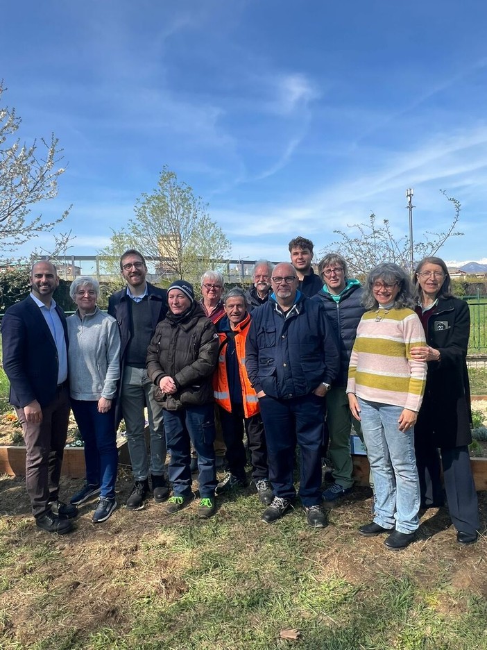 Al liceo Curie di Collegno inaugurato il nuovo orto didattico Al liceo Curie di Collegno inaugurato il nuovo orto didattico