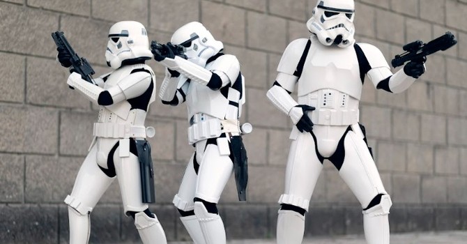 Mattoncini e iperspazio: Star Wars in versione Lego sbarca a Le Gru