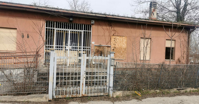 L'ex scuola abbandonata L'ex scuola abbandonata