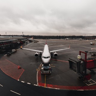 Cosa portare duranti i viaggi lunghi in aereo