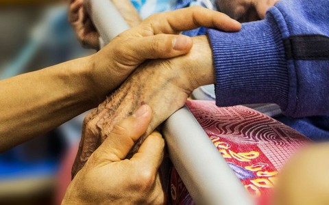 Residenze per anziani in Piemonte: dal 1° gennaio aumenti fino al 10% sulle rette