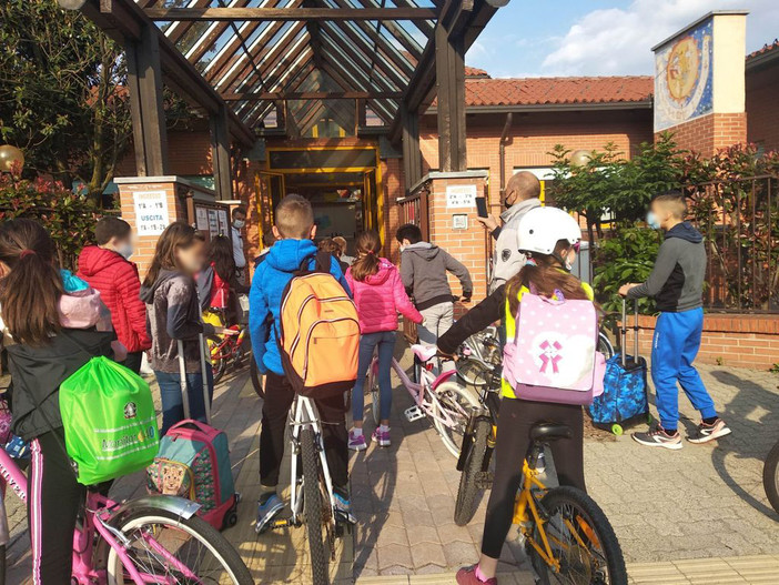 Bike to school, a Collegno ogni scuola avrà il suo spazio per le bici