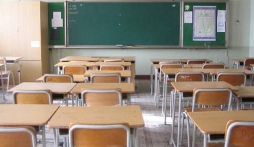 banchi scuola vuoti
