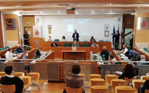 Foto di archivio di un Consiglio comunale a Grugliasco