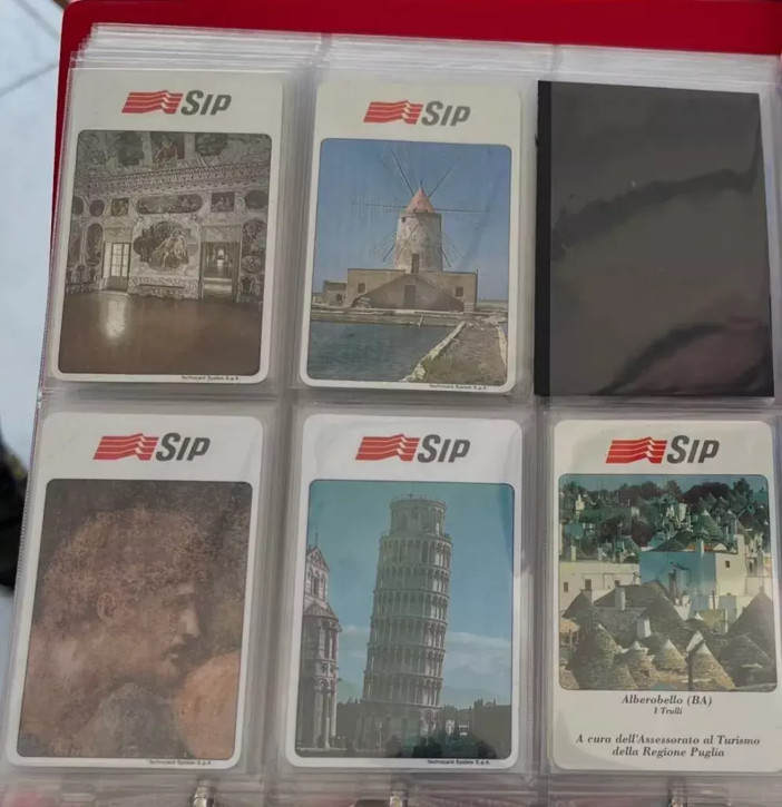 Collezioni di carte telefoniche in primo piano ad aprile, a Grugliasco Collezioni di carte telefoniche in primo piano ad aprile, a Grugliasco