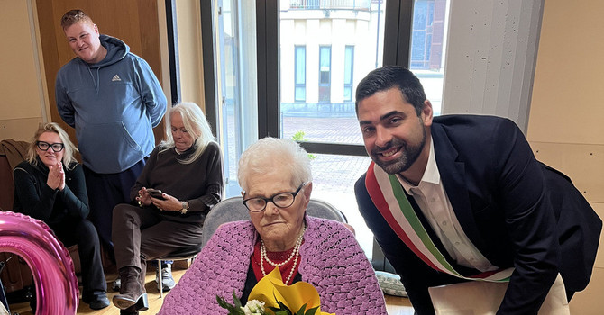 Anche il sindaco Gaito ha festeggiato i 100 anni della signora Guglielmelli Anche il sindaco Gaito ha festeggiato i 100 anni della signora Guglielmelli