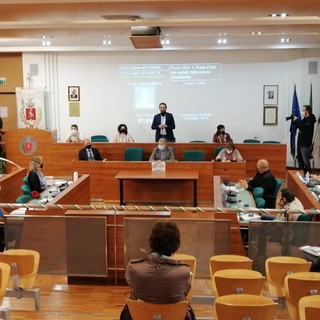 Foto di archivio di un Consiglio comunale a Grugliasco