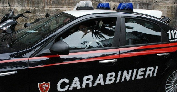 Rivoli, bimbo chiuso in un'auto: salvato da una pattuglia dei Carabinieri