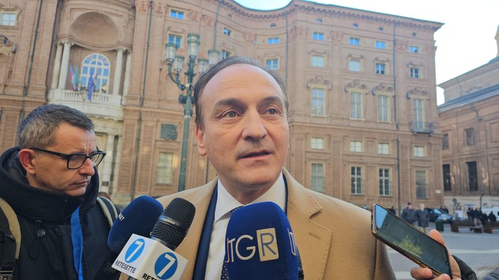 Alberto Cirio intervistato in piazza Carignano