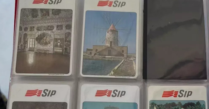 Collezioni di carte telefoniche in primo piano ad aprile, a Grugliasco Collezioni di carte telefoniche in primo piano ad aprile, a Grugliasco