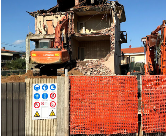Demolizioni controllate a Torino: quando servono e perché affidarsi a ditte specializzate