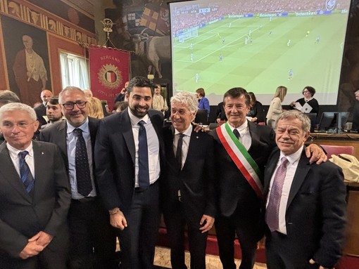 Anche una delegazione di Grugliasco alla festa di 'mister Europa League' Gasperini Anche una delegazione di Grugliasco alla festa di 'mister Europa League' Gasperini