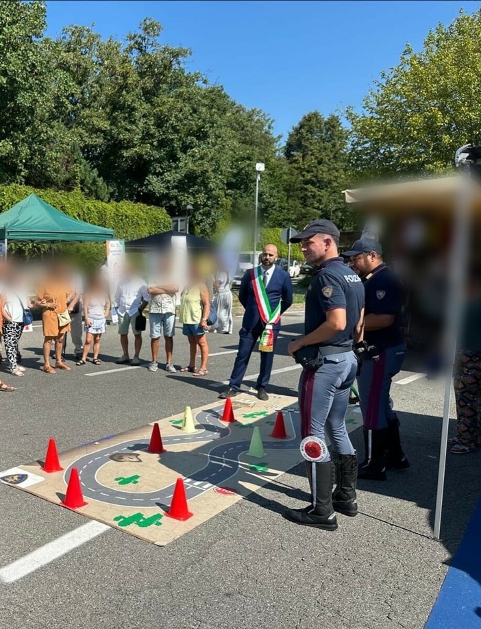 A Collegno la Polizia incontra i cittadini con "E...state con noi" A Collegno la Polizia incontra i cittadini con "E...state con noi"