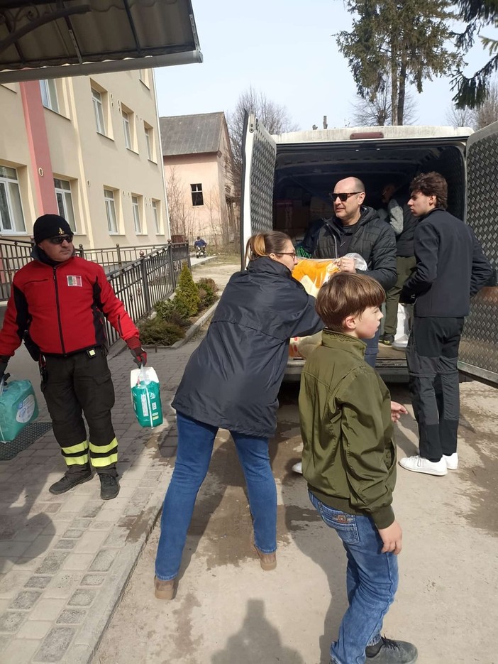 Rientrati dalla missione umanitaria in Ucraina i volontari dei Vigili del Fuoco
