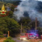 Uno degli incendi che ha colpito la provincia di Torino in queste settimane Uno degli incendi che ha colpito la provincia di Torino in queste settimane
