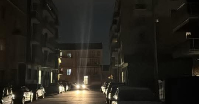 Grugliasco al buio: i vandali sabotano l'illuminazione pubblica