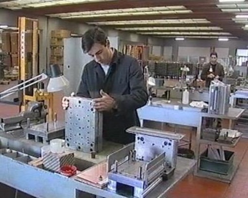 Il Covid ha fatto "esplodere" la cassa integrazione: +240% rispetto ai picchi del 2010 Il Covid ha fatto "esplodere" la cassa integrazione: +240% rispetto ai picchi del 2010