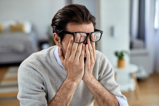 Come lo stress porta a problemi delicati: rompere il circolo vizioso per una salute migliore