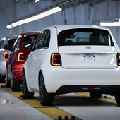 Nonostante l'arrivo della 500 ibrida, Mirafiori si svuota ancora