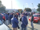 protesta davanti alla Lear di Grugliasco