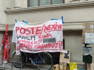 Protesta dei lavoratori Postalcoop