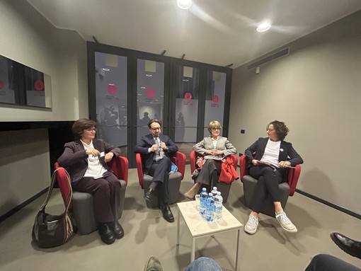 Cibo, vita umana, addirittura Spazio. UniTo porta a Grugliasco un’enciclopedia sui micro organismi