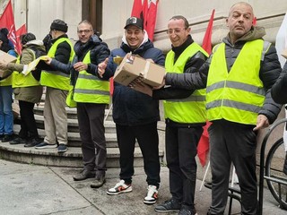 Protesta dei lavoratori Postalcoop