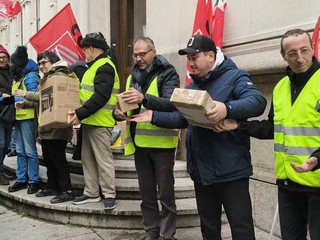 Protesta dei lavoratori Postalcoop