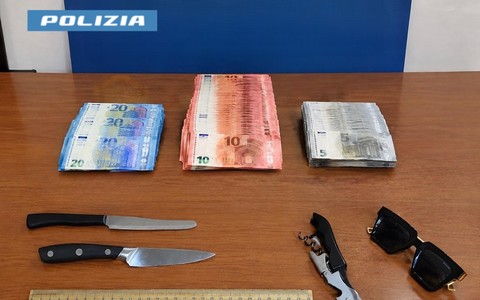 Fermati a bordo di un'auto rubata, dopo aver rapinato le Poste di Grugliasco: arrestati