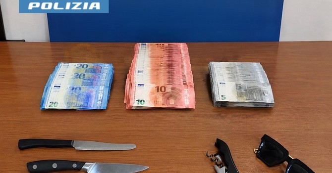 Fermati a bordo di un'auto rubata, dopo aver rapinato le Poste di Grugliasco: arrestati