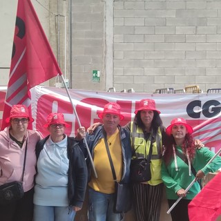 Presidio e protesta dei lavoratori di PostalCoop a Grugliasco