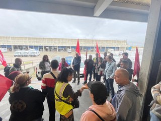 Presidio e protesta dei lavoratori di PostalCoop a Grugliasco Presidio e protesta dei lavoratori di PostalCoop a Grugliasco
