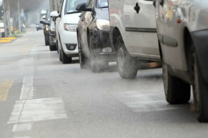 Dal tavolo sulla qualità dell’aria la conferma dei blocchi auto per il prossimo inverno