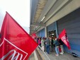 Presidio e protesta dei lavoratori di PostalCoop a Grugliasco Presidio e protesta dei lavoratori di PostalCoop a Grugliasco
