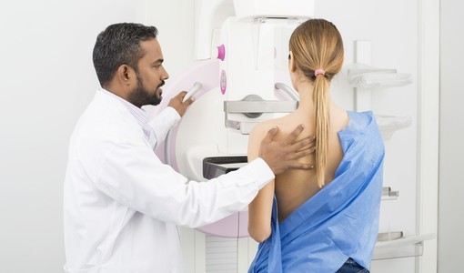 Tatuaggio gratis dopo il tumore al seno, dopo 2 anni e mezzo in Piemonte la legge resta inattuata