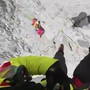 Alpinisti travolti dai sassi, il soccorso in elicottero a Courmayeur Alpinisti travolti dai sassi, il soccorso in elicottero a Courmayeur