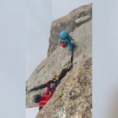 Due alpinisti bloccati sul Dente Gigante in Valle d'Aosta, le immagini dei soccorsi Due alpinisti bloccati sul Dente Gigante in Valle d'Aosta, le immagini dei soccorsi